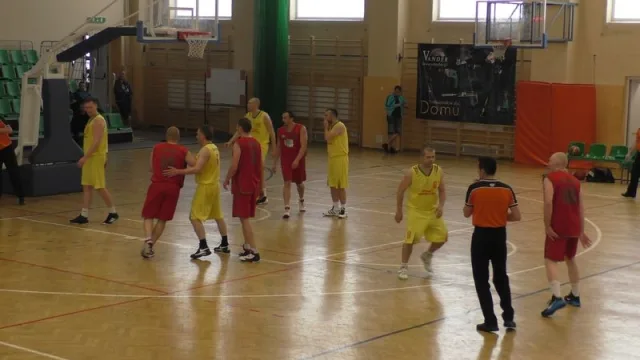 Zdjęcia z drugiego dnia I Mistrzostw SG w Koszykówce
