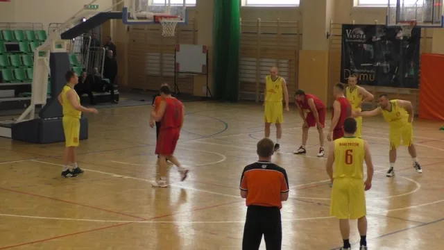 Zdjęcia z drugiego dnia I Mistrzostw SG w Koszykówce