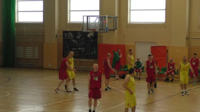 Zdjęcia z drugiego dnia I Mistrzostw SG w Koszykówce