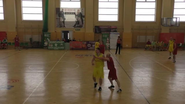 Zdjęcia z drugiego dnia I Mistrzostw SG w Koszykówce