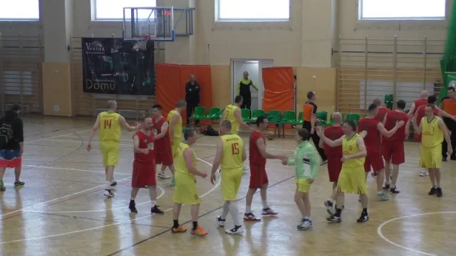 Zdjęcia z drugiego dnia I Mistrzostw SG w Koszykówce