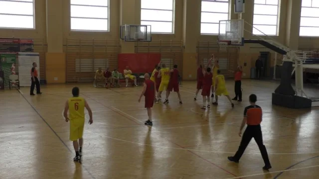 Zdjęcia z drugiego dnia I Mistrzostw SG w Koszykówce