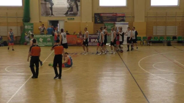 Zdjęcia z drugiego dnia I Mistrzostw SG w Koszykówce