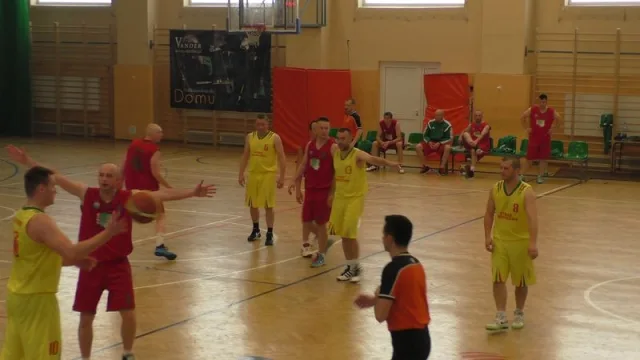 Zdjęcia z drugiego dnia I Mistrzostw SG w Koszykówce