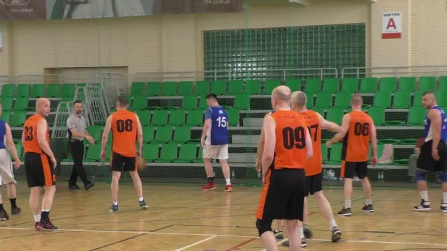 Zdjęcia z pierwszego dnia I Mistrzostw SG w Koszykówce