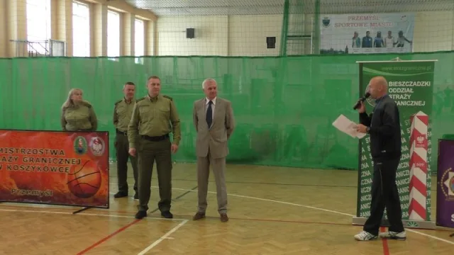 Zdjęcia z pierwszego dnia I Mistrzostw SG w Koszykówce