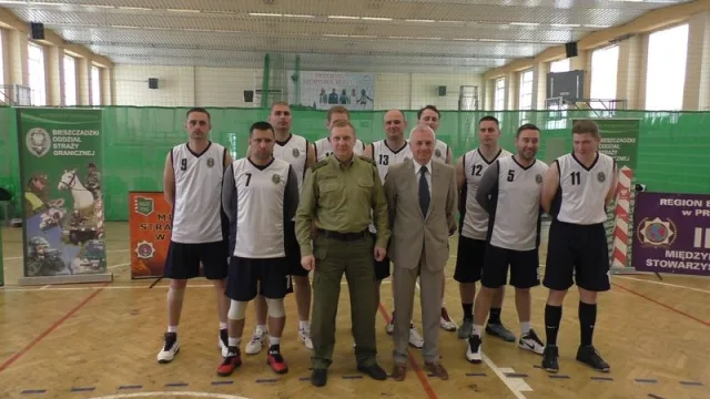 Zdjęcia z pierwszego dnia I Mistrzostw SG w Koszykówce