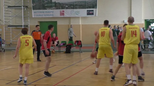 Zdjęcia z pierwszego dnia I Mistrzostw SG w Koszykówce