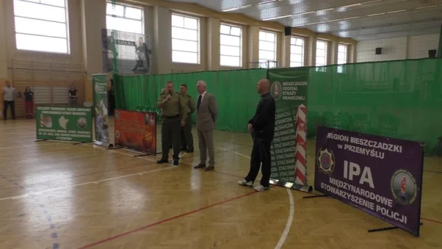 Zdjęcia z pierwszego dnia I Mistrzostw SG w Koszykówce