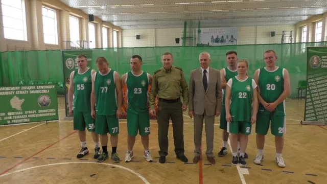 Zdjęcia z pierwszego dnia I Mistrzostw SG w Koszykówce