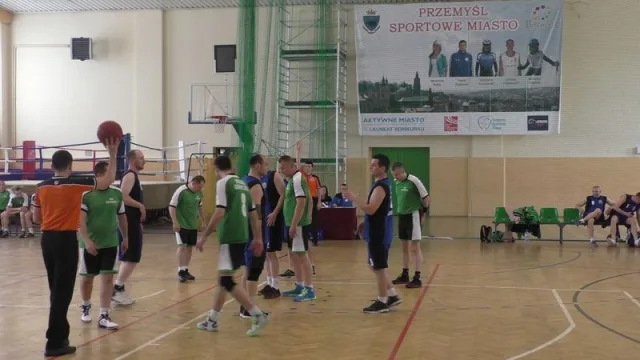 Zdjęcia z pierwszego dnia I Mistrzostw SG w Koszykówce